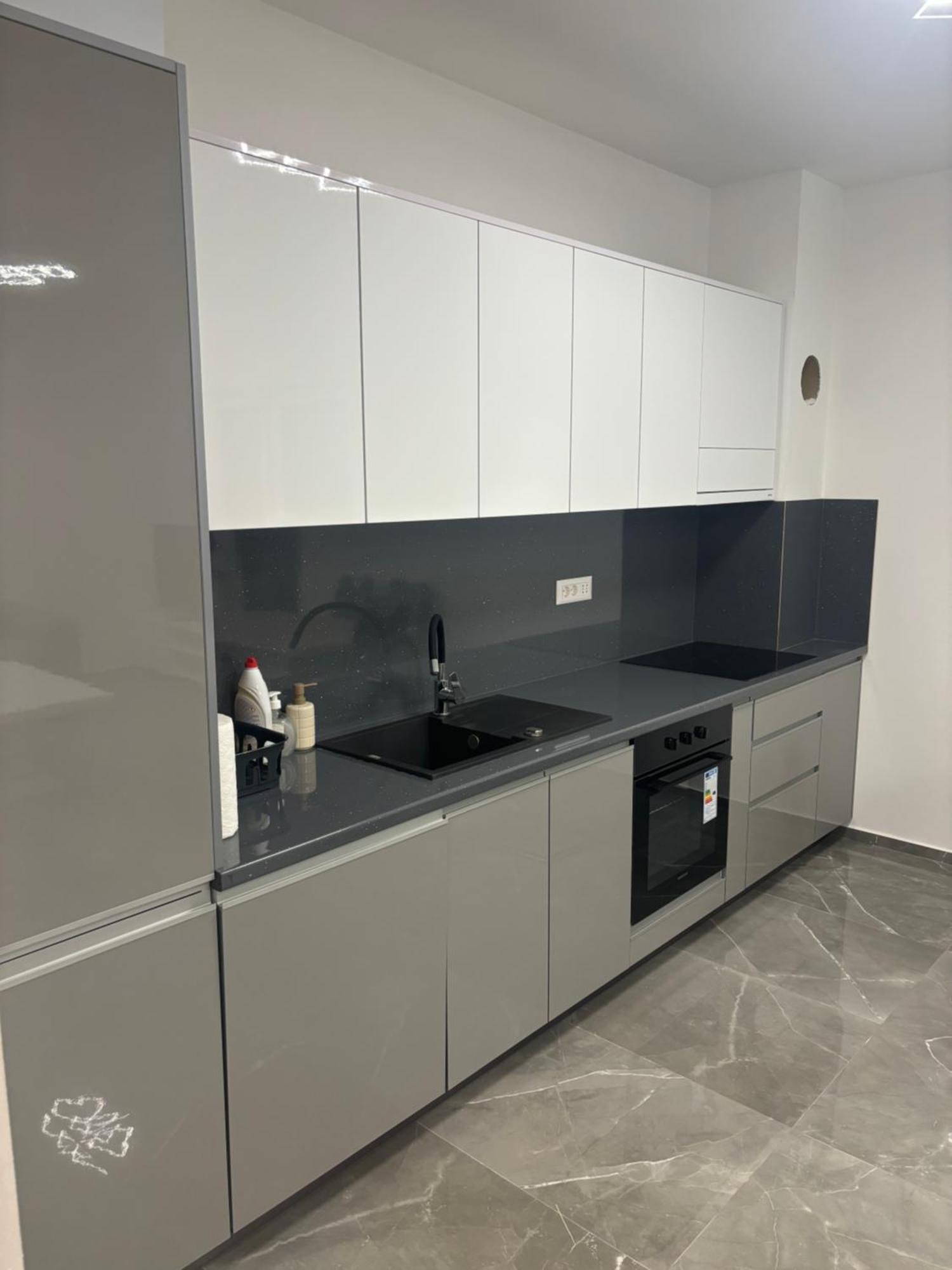 Tini 4 Apartament *