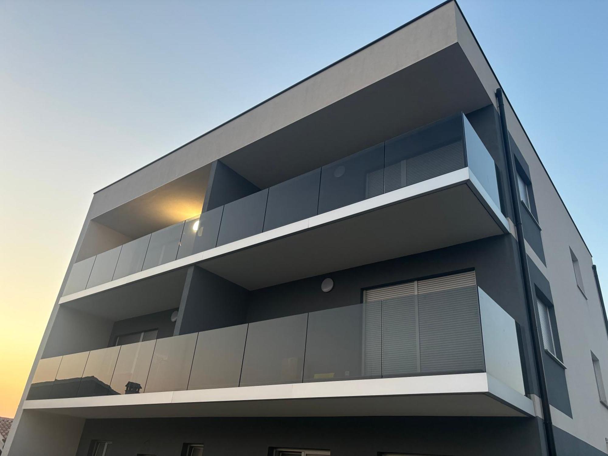 Tini 4 Apartment *